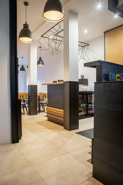 qualigem-ma-cri-perie-5 bar design acier et bois