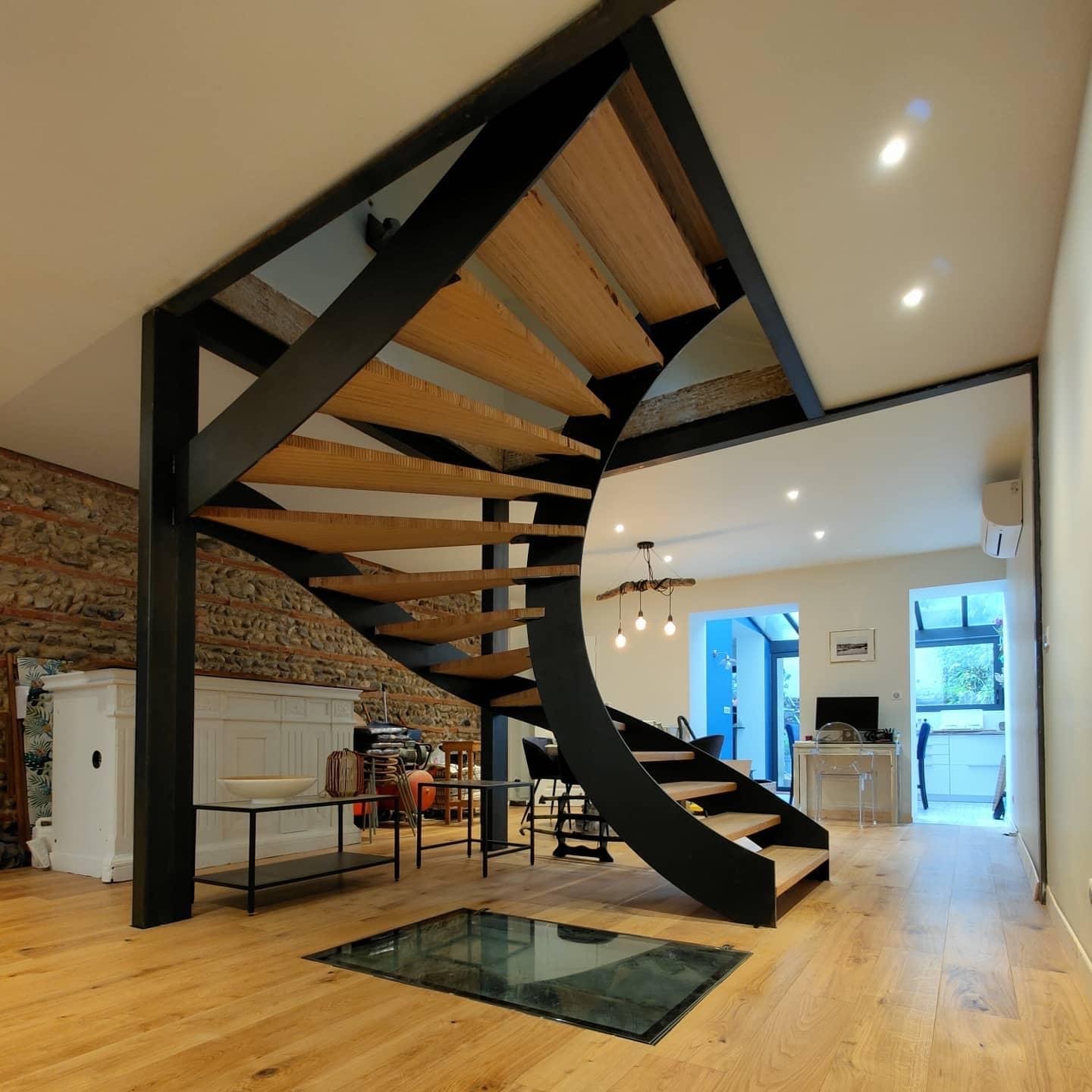 Escalier acier demi lune
