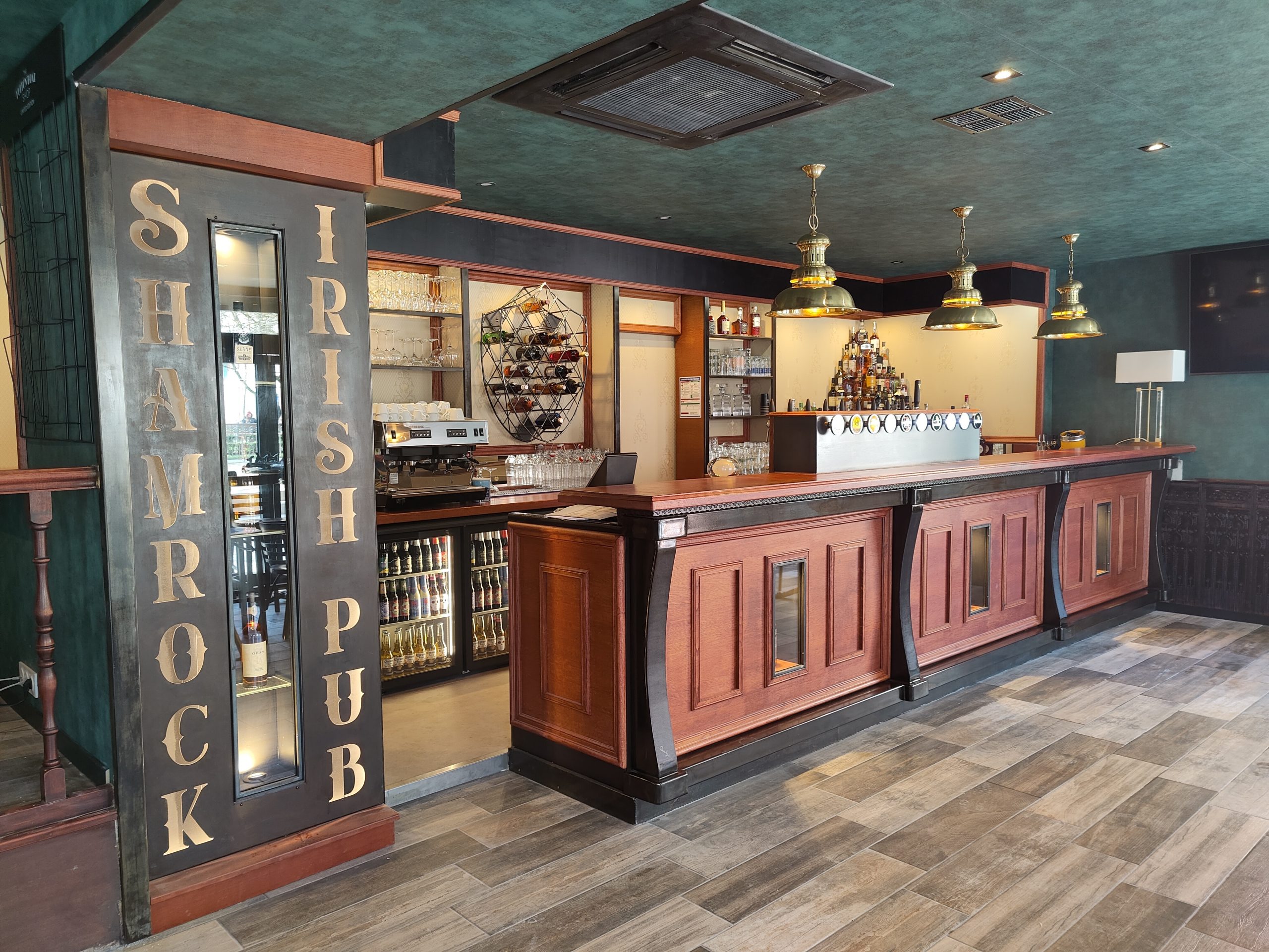 BAR ACIER BOIS Bar le Shamrock Albi
